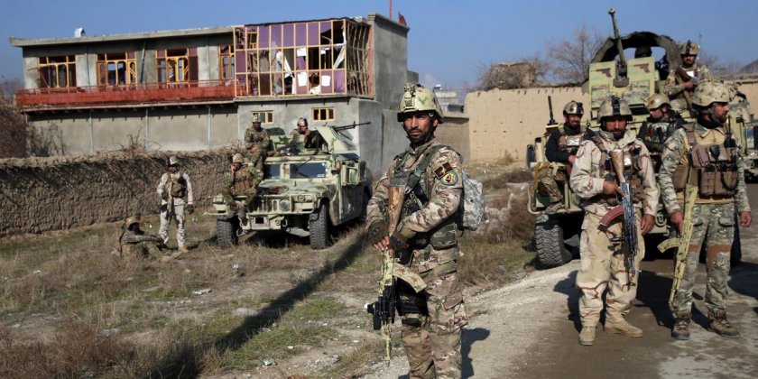 Десетки хиляди бягат от интензивни боеве в Афганистан