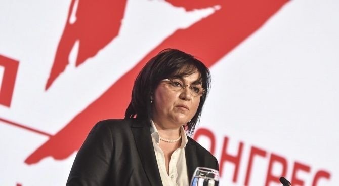 Шефката на БСП Корнелия Нинова дава наставления на Националния съвет на Младежкото обединение на партията