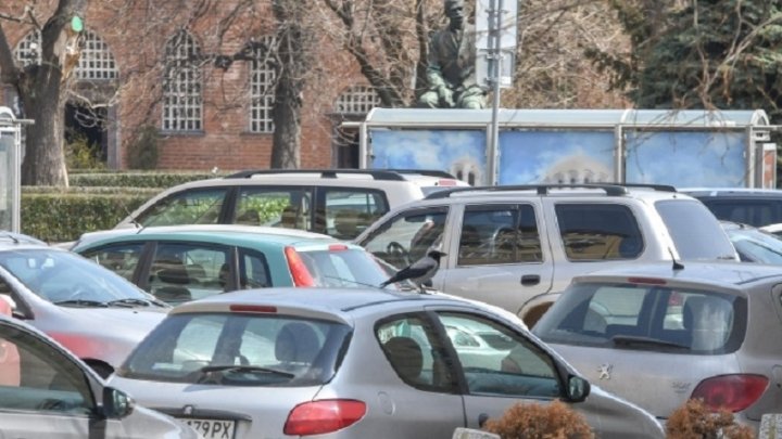 200 лв. глоба за паркиране по тротоари
