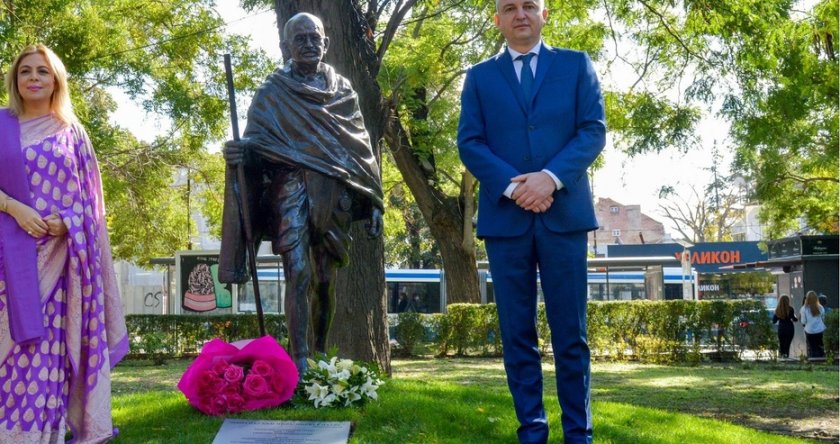 Варна получи статуя на Махатма Ганди като подарък от Индия