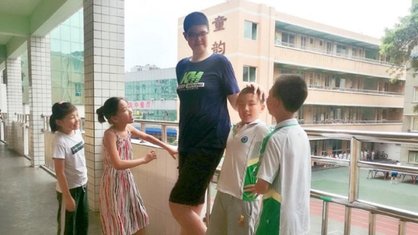 14-годишен китаец е висок 221 см