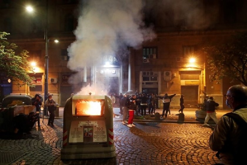 Бунтари рушат Неапол заради Covid мерките