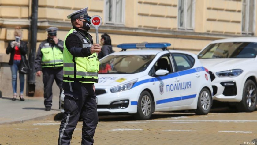Гръцки шофьор пробва да подкупи полицаи, арестуваха го