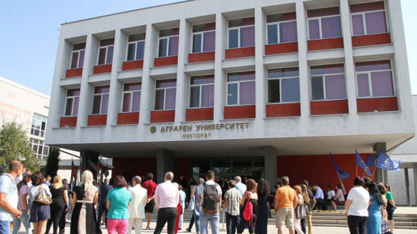 Назрява студентски бунт срещу затварянето на университетите
