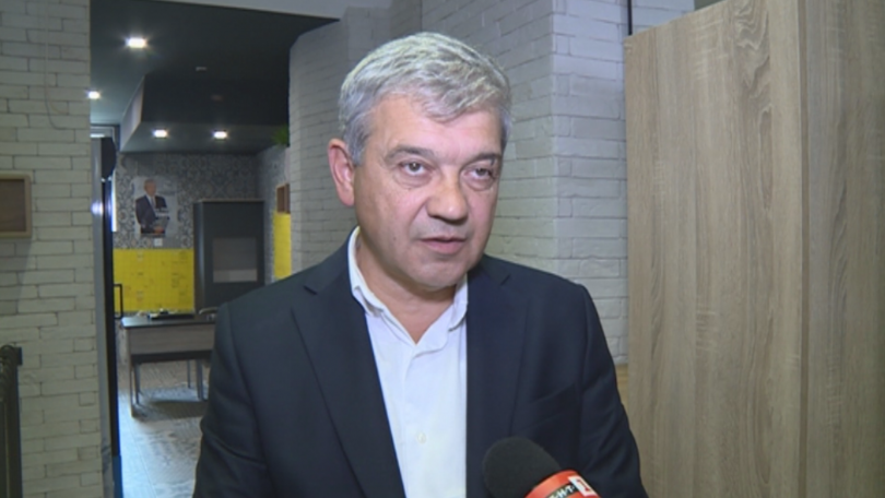 Съдът върна на работа уволнена мама на близнаци