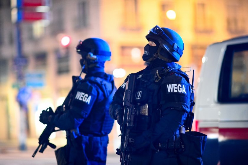 Двама швейцарци са арестувани за нападението във Виена