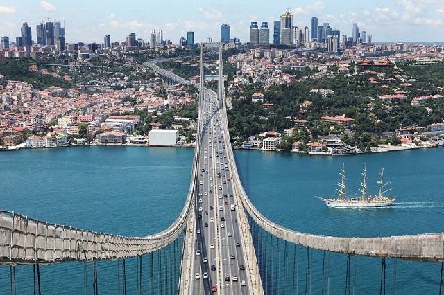Турският здравен министър: Не пътувайте извън Истанбул!