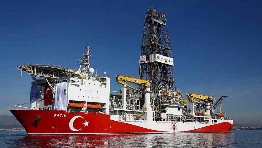 Турският кораб "Фатих" започва сондажи в Черно море