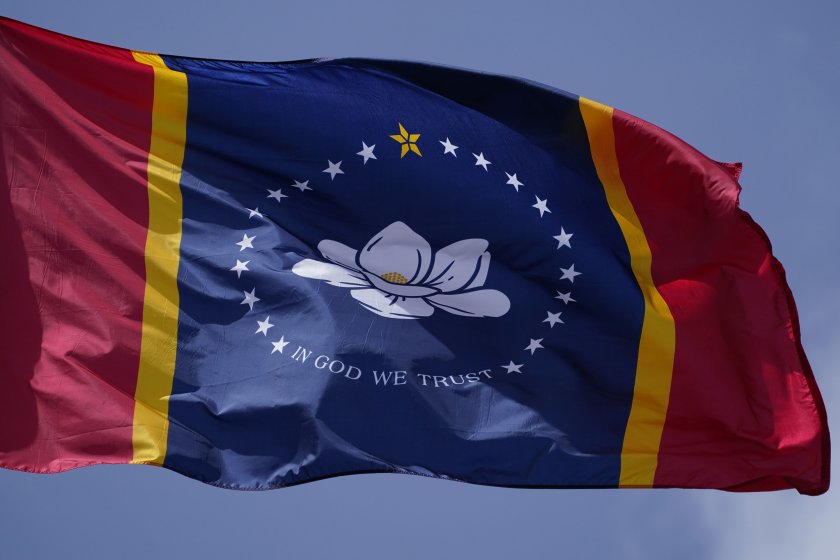 Срещу расизма: Магнолия вече краси флага на щата Мисисипи