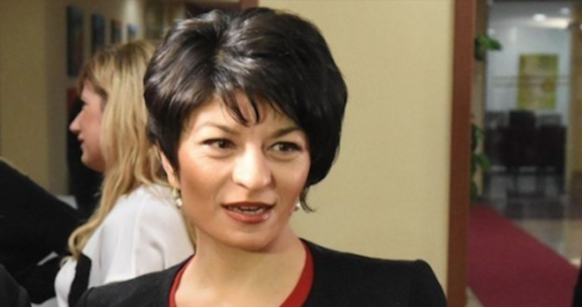 Десислава Атанасова: Нинова е осъдена да ми плати 2091 лв.