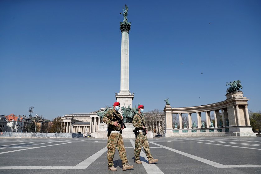 Унгария въвежда частична блокада заради вируса