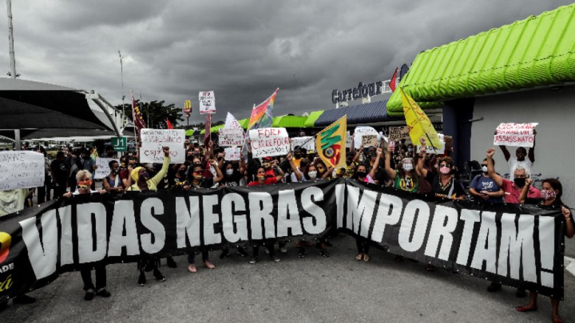 Арести в Бразилия след смъртоносен побой над чернокож