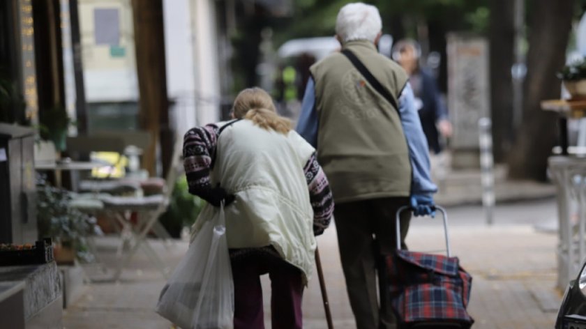 Зелените коридори пак с промяна: Пенсионерите ще пазаруват сутрин