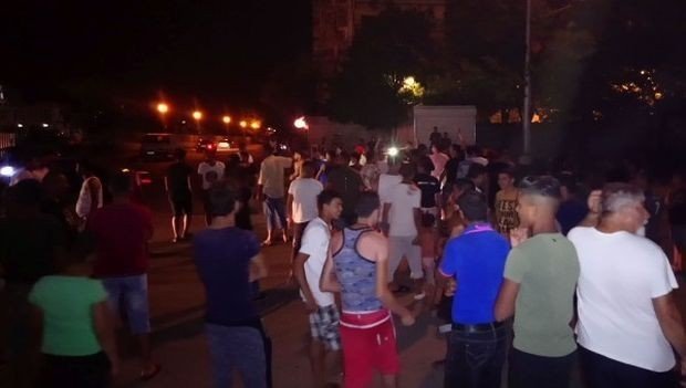 Полицаи нахлуха в ромския квартал "Столипиново" в Пловдив