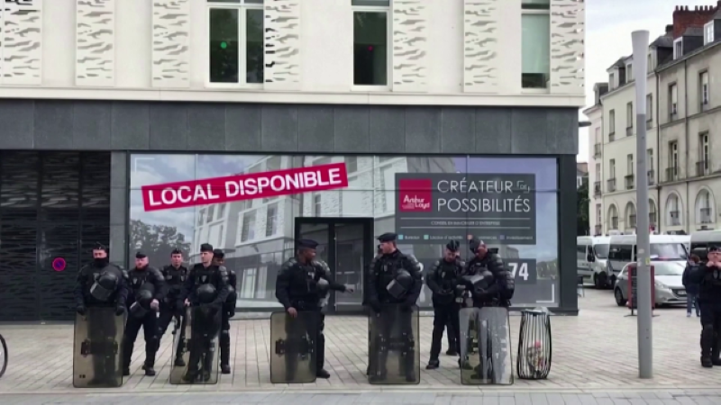 Френски медии на протест срещу ограничаването на свободата им