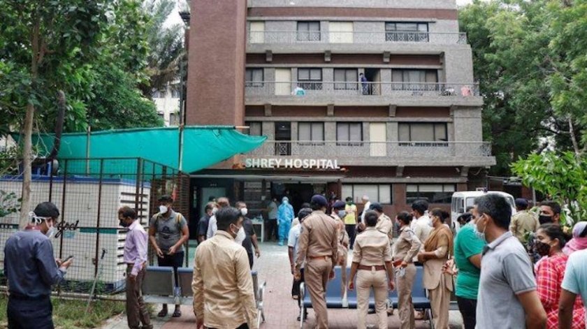 Пожар в индийска COVID-19 болница взе пет жертви