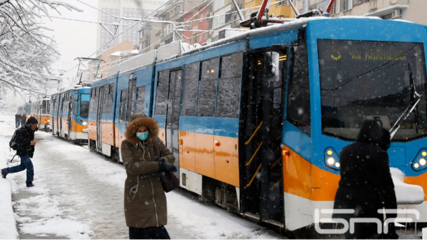 Няма да намаляват работното време на градския транспорт в София