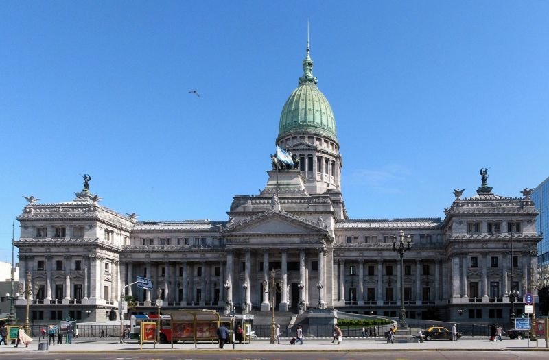 Облагат богатите с данък Covid-19 в Аржентина 