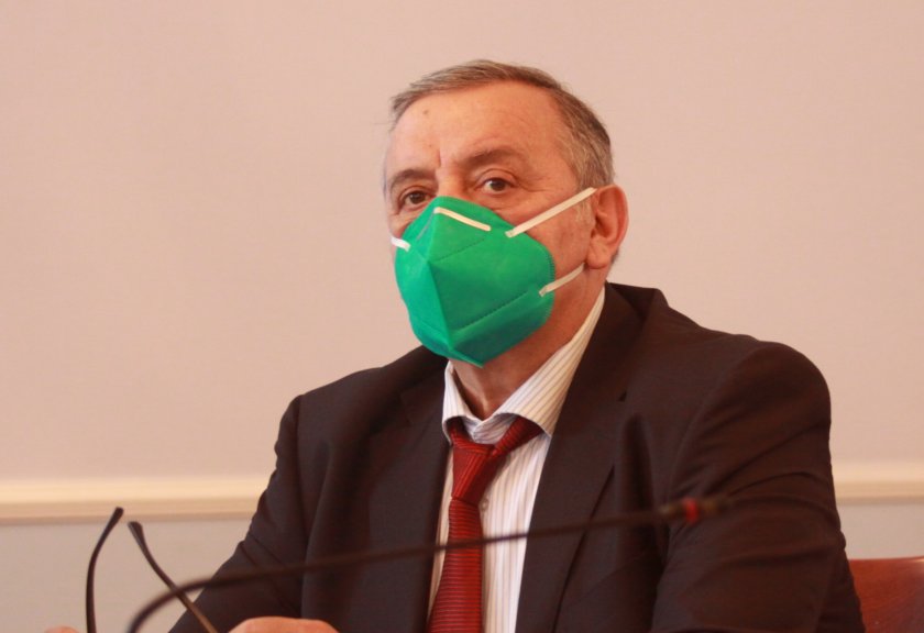 Проф. Кантарджиев с добра новина: Има спад на заразените в София
