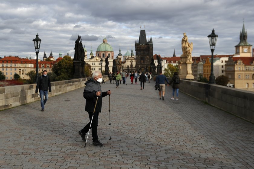 Чехия удължава извънредното положение