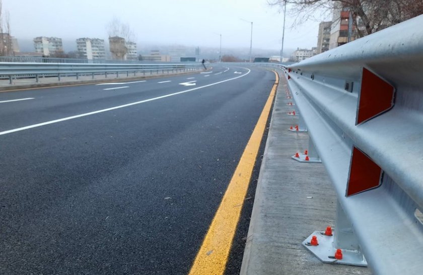 Пускат за движение възлов надлез в Перник