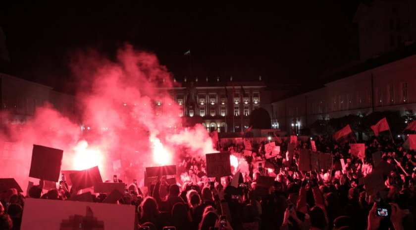 Протестите в Полша срещу забраната на абортите ексалират 