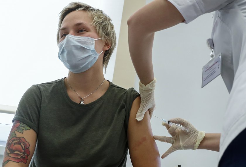 Регистрацията на третата руска ваксина се отлага