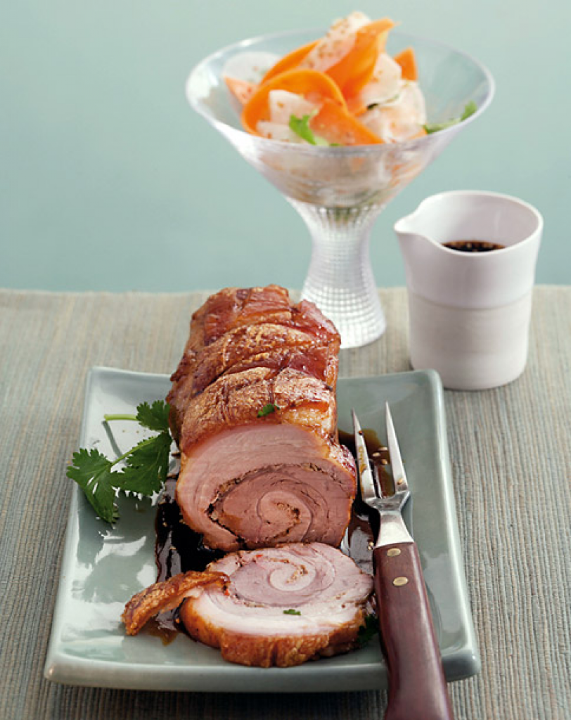 Коледа с Lupa.bg: Джинджифилово свинско печено със салата от ряпа