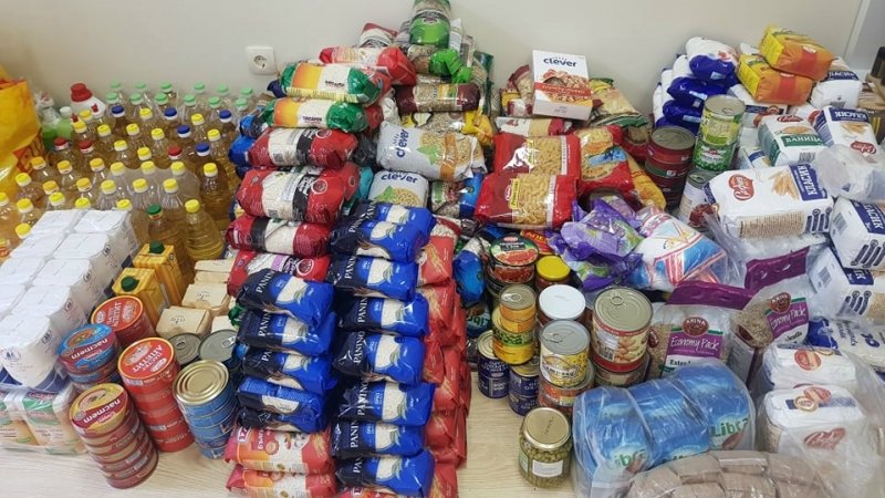 "Трънската Коледа" раздава 200 пакета храна на бедни