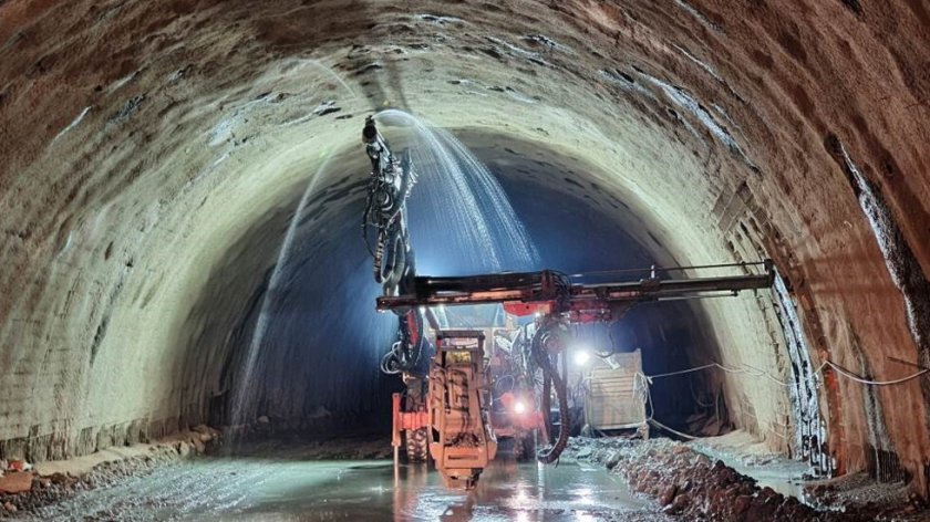 Половината строителни дейности на тунел „Железница” вече са изпълнени