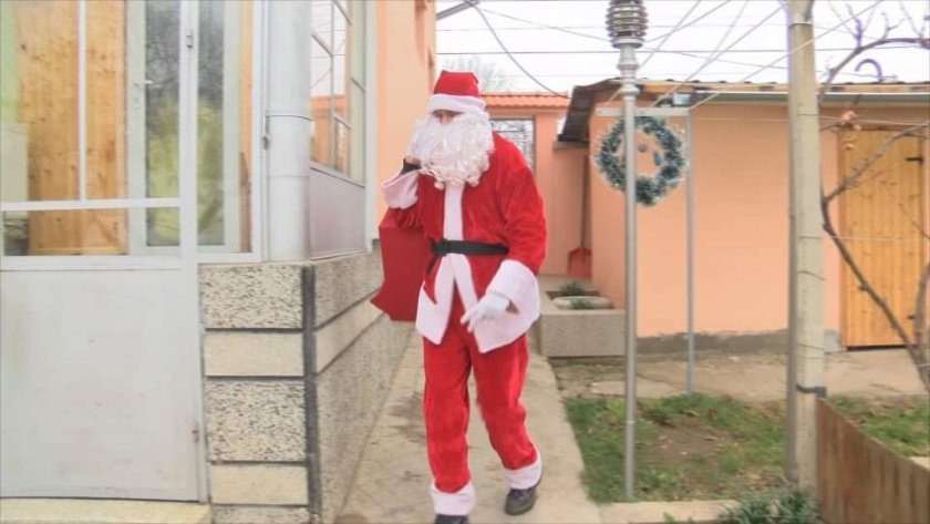 Дядо Коледа е на 36, живее в Горна Оряховица