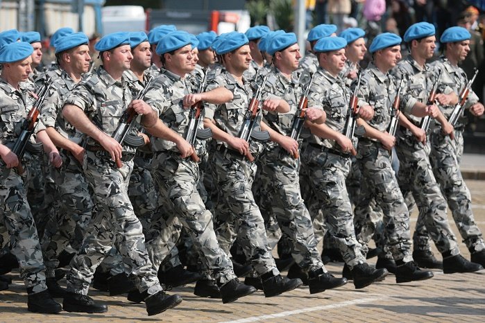 Учат за войници в гимназиите, 5000 места в армията - празни