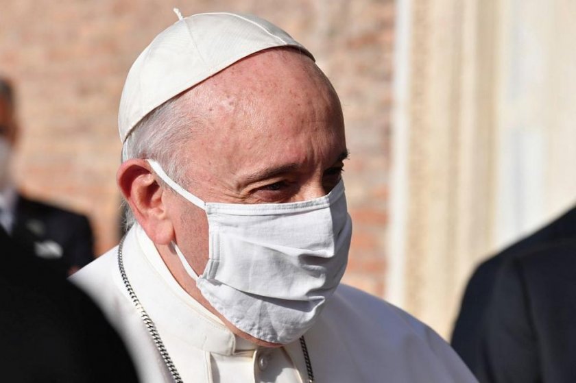 Папата имунизиран с ваксината на "Пфайзър"