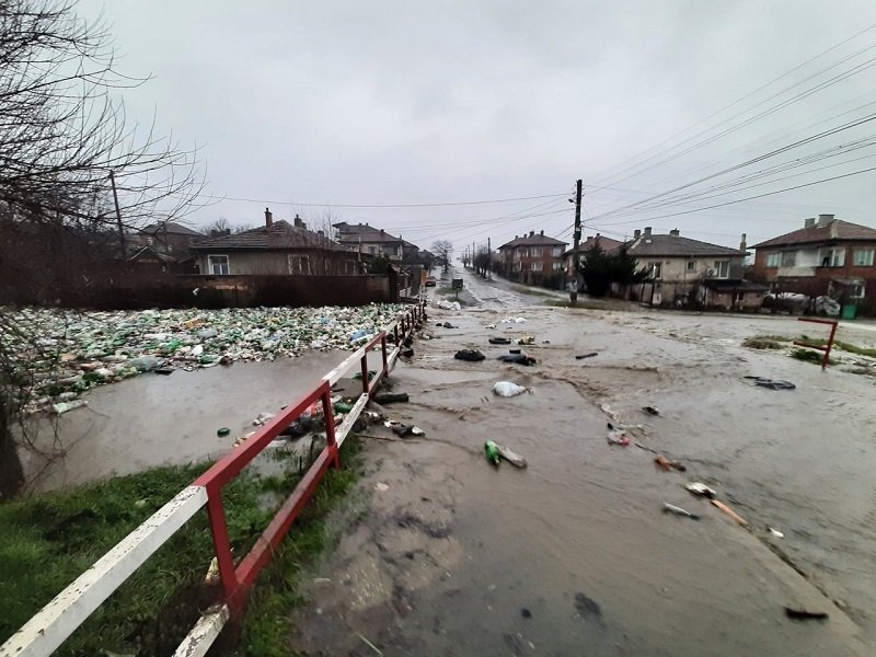 Ад от боклуци след наводненията