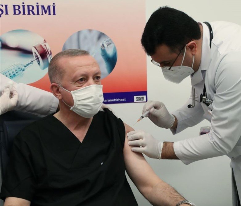 Ердоган се ваксинира с китайска ваксина 