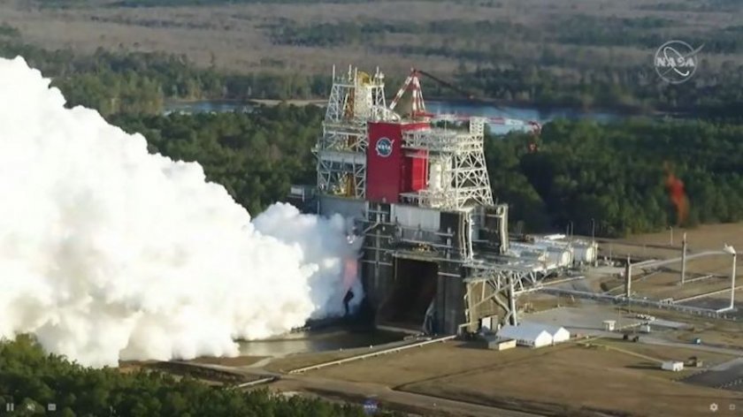 НАСА тества двигателите на ракетата-носител за полет до Луната