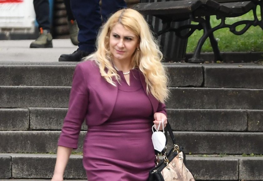 Десислава Ахладова: По време на пандемията се увеличиха убийствата на жени