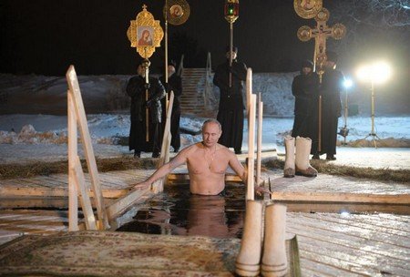 Путин се топна в ледено езеро за Богоявление