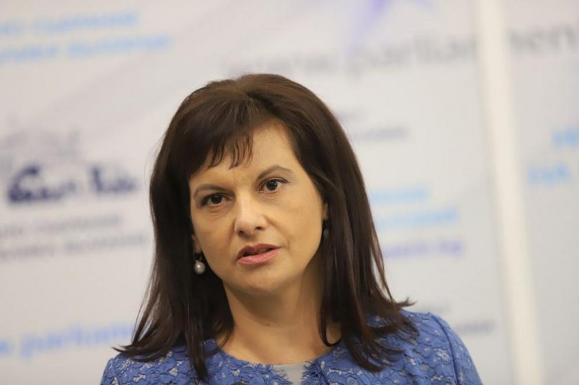 Дариткова: Не купуваме ваксините от "АстраЗенека" заради майката на Ева Майдел