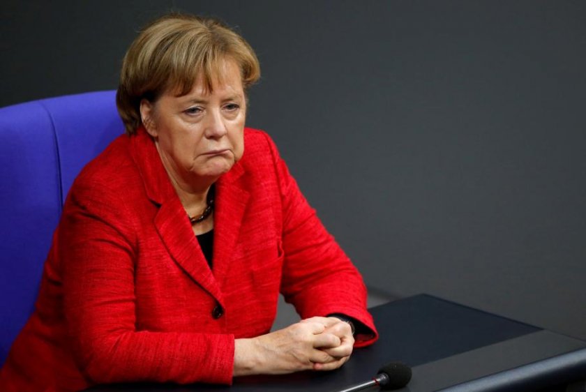 Меркел на път да затвори Германия заради новия щам