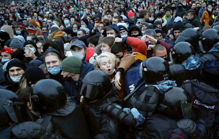 Над 3500 с белезници след протестите за Навални 