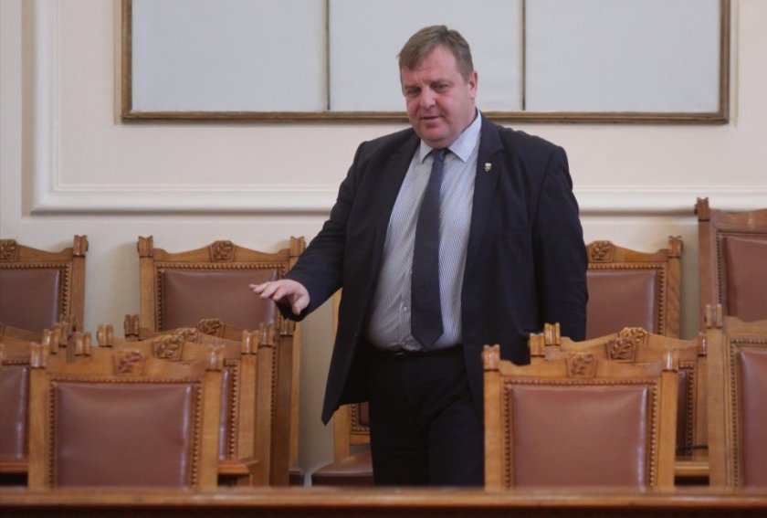 Каракачанов не мисли за нова коалиция с ГЕРБ, била "Нероден Петко"