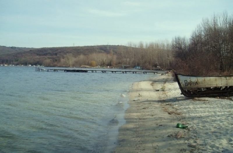 Спука се тръбата във Варненското езеро