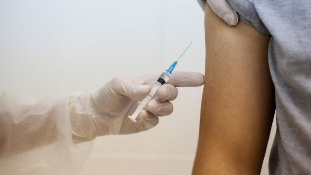 Израел вече ваксинира 16-18-годишните. А ние?