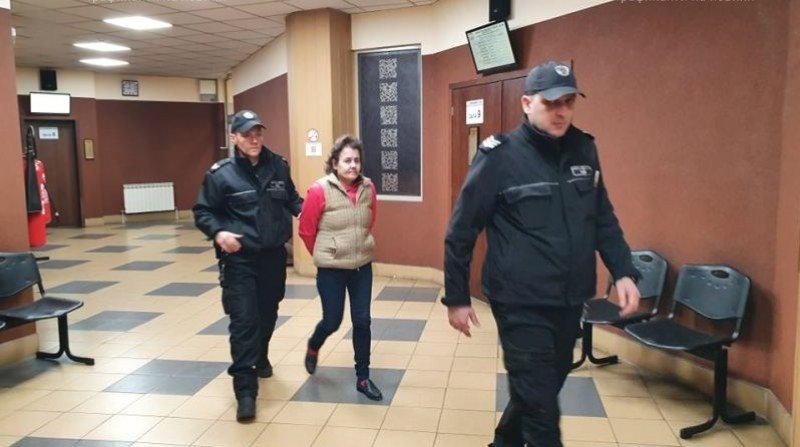 Намалиха с 2 г. присъдата на Марияна от Пловдив, заклала мъжа си