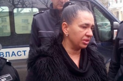 Анита Мейзер натрупа 50 бона дълг в затвора