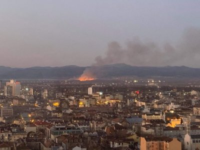 Голям пожар захапа София (ВИДЕО)