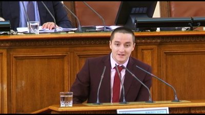Депутати се обиждат на "шайка" и "комсомолец" 