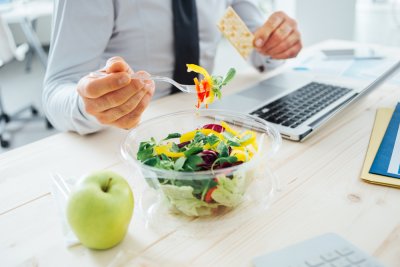 Как да се храним здравословно в офиса?