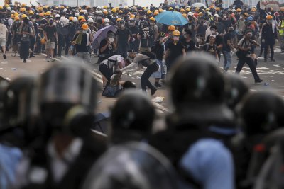 Нови жертви при протестите в Хонгконг
